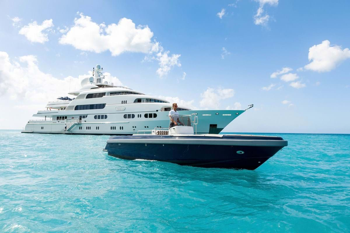 titania yacht besitzer