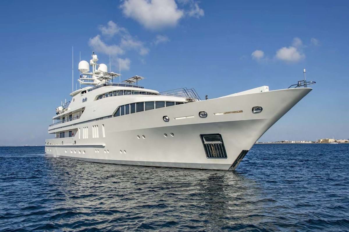 charter yacht roma
